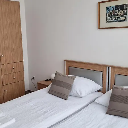 Bed & Breakfast Belkert Etterem Es Panzio