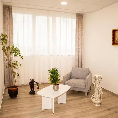 Frühstückspension Belkert Etterem Es Panzio Debrecen